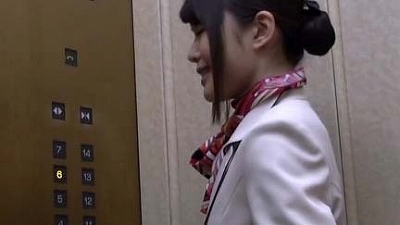 エレベーターガールin… ［脅迫スイートルーム］ Elevator Girl Megumi（24）...thumbnai2