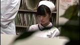 夜勤中に居眠りしている看護婦を夜這いしちゃった俺...thumbnai11